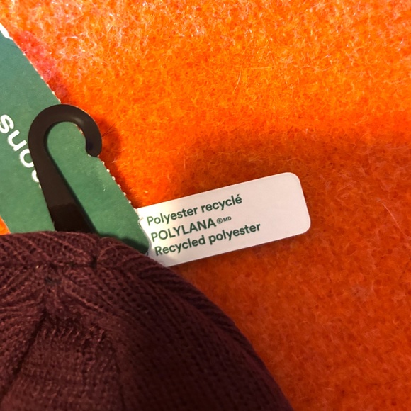 Unisex burgundy monochrome cuffed tuque hat beanie NWT - Picture 4 of 7